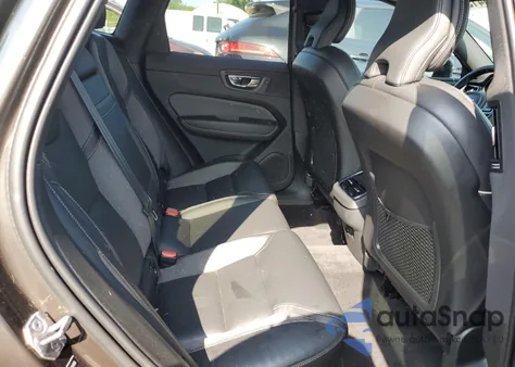 2022 Volvo Xc60 B6 R-Design из США, поврежденный, VIN YV4062RMXN1941583